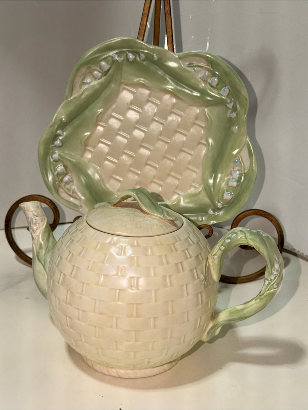 Vintage Silvestri - Teapot & under plate  Lily of the Valley Basketweave